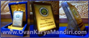 Vandel Plakat Kuningan Fiber Kotak-Beludru CV.OvanKaryaMandiri di kota malang