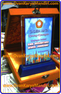 vandel-plakat-acrylicfiberglass-cetak-fullcolour-cv-ovan-karya-mandiri-advertising-percetakan-jl-rayatlogomas-13-malang